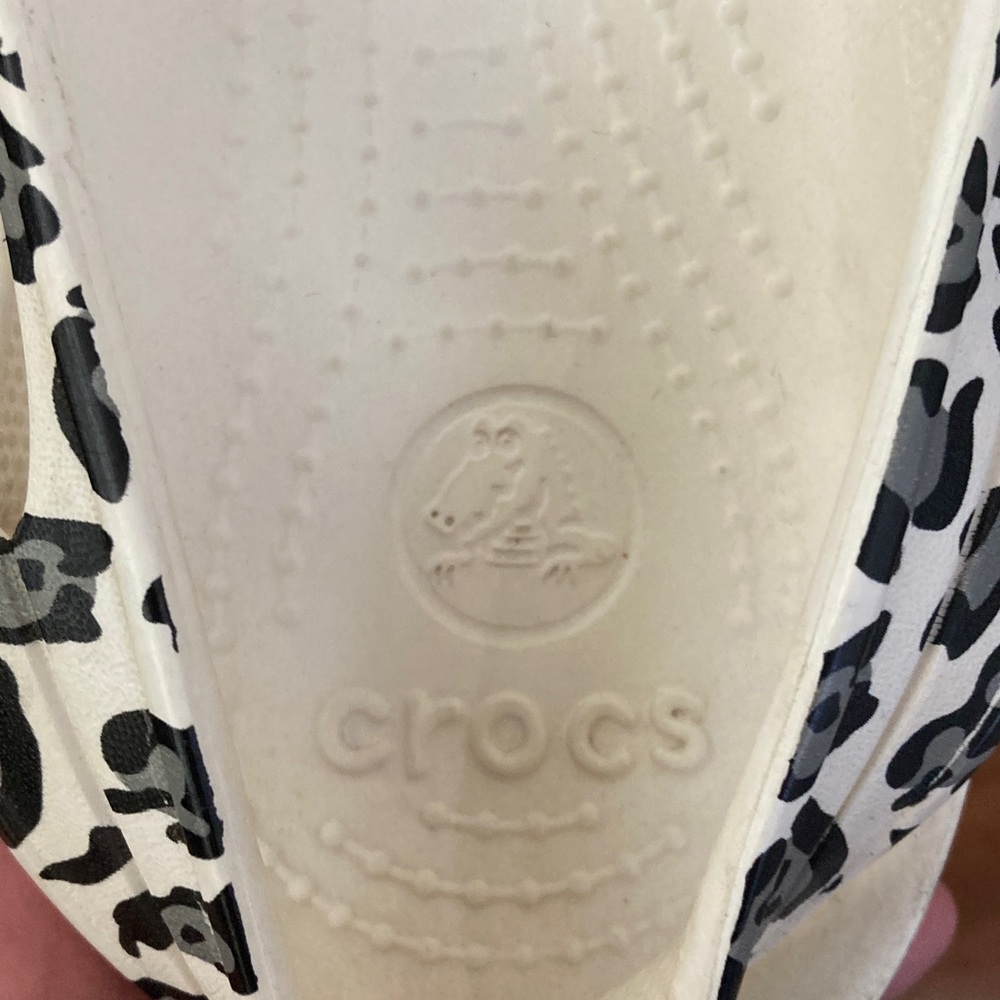 Crocs Leopard Print Women's Flats 10W - Picture 8 of 8